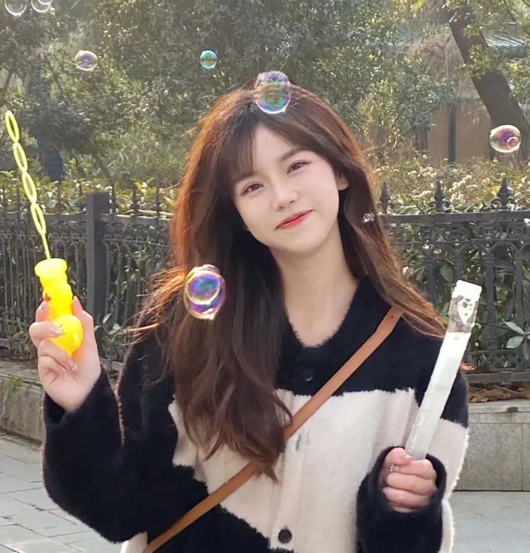 云边有个小卖部